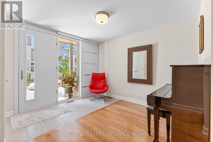 Property Photo:  537 De Mazenod Avenue  ON K1S 5H3 