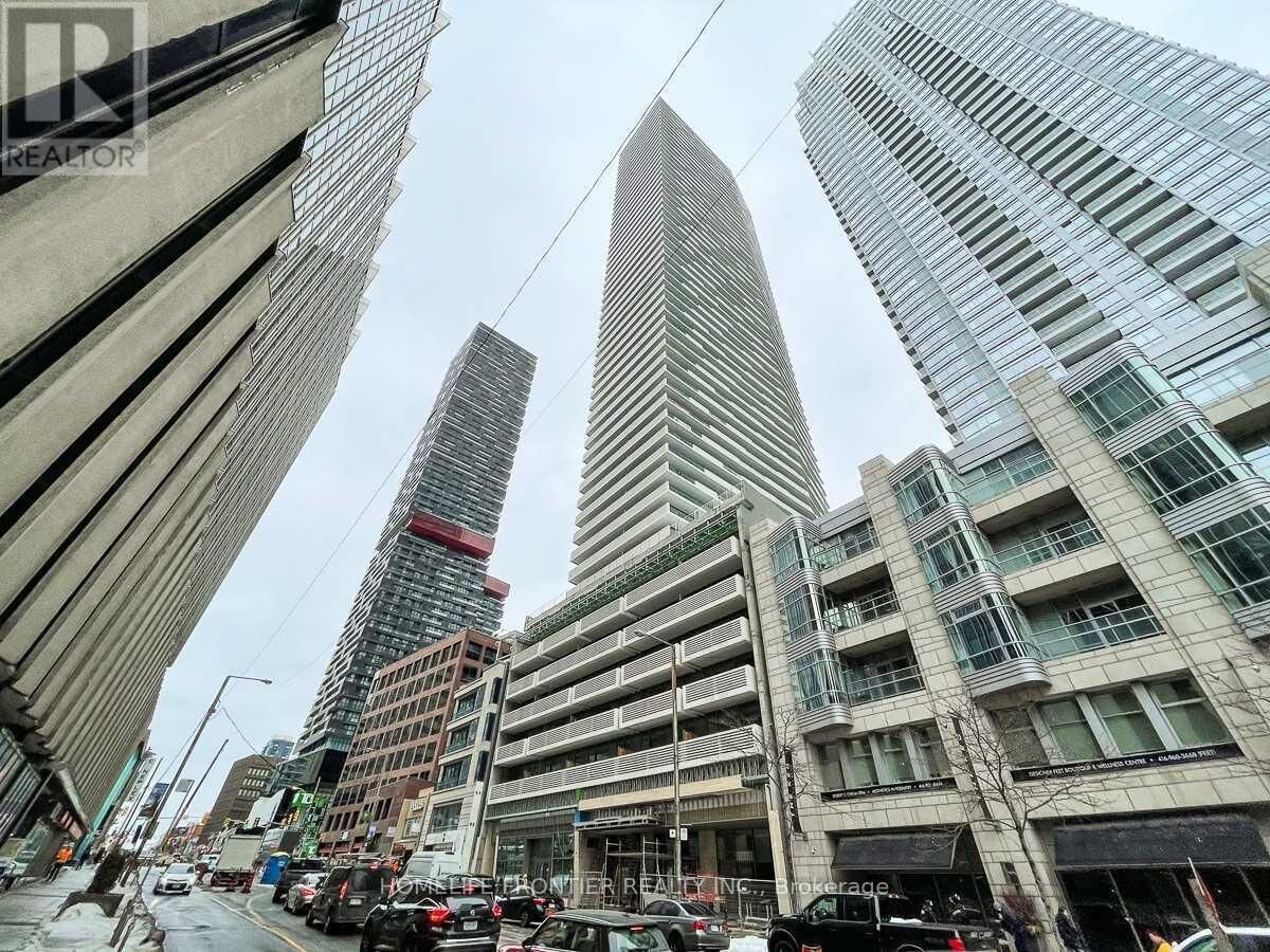 Property Photo:  2221 Yonge Street 4405  ON M4S 0B4 