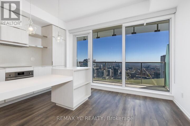 Property Photo:  197 Yonge Street 4404  ON M5B 0C1 