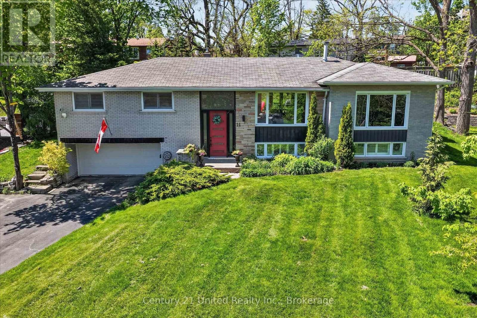 Property Photo: 11 Crestwood Avenue ON K9J 1M9