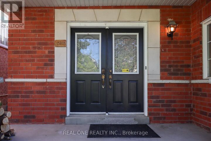 Property Photo:  3280 Ridgeleigh Heights  ON L5M 6R9 