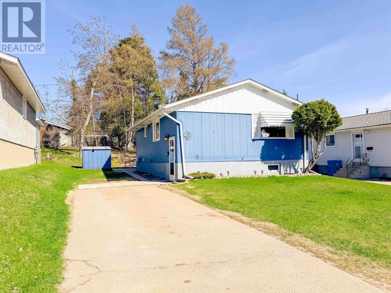 Property Photo:  215 Minto Drive  ON P9N 3K5 