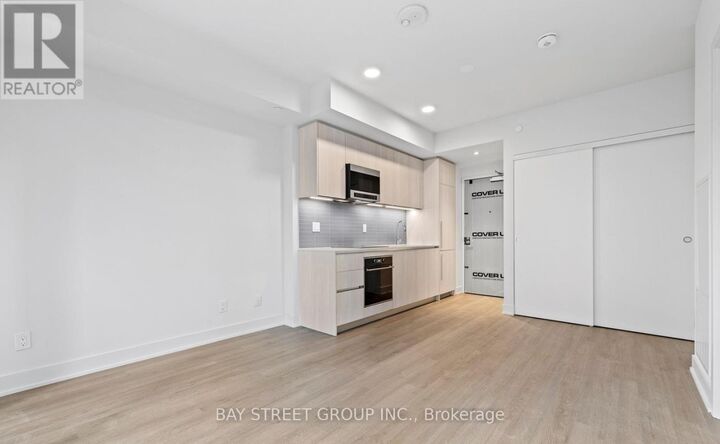 Property Photo: 8 Cumberland Street 2009 ON M4Y 0B6