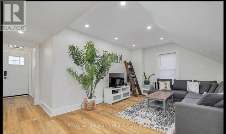Property Photo: 659 Dolph St Street North Upper ON N3H 2B5