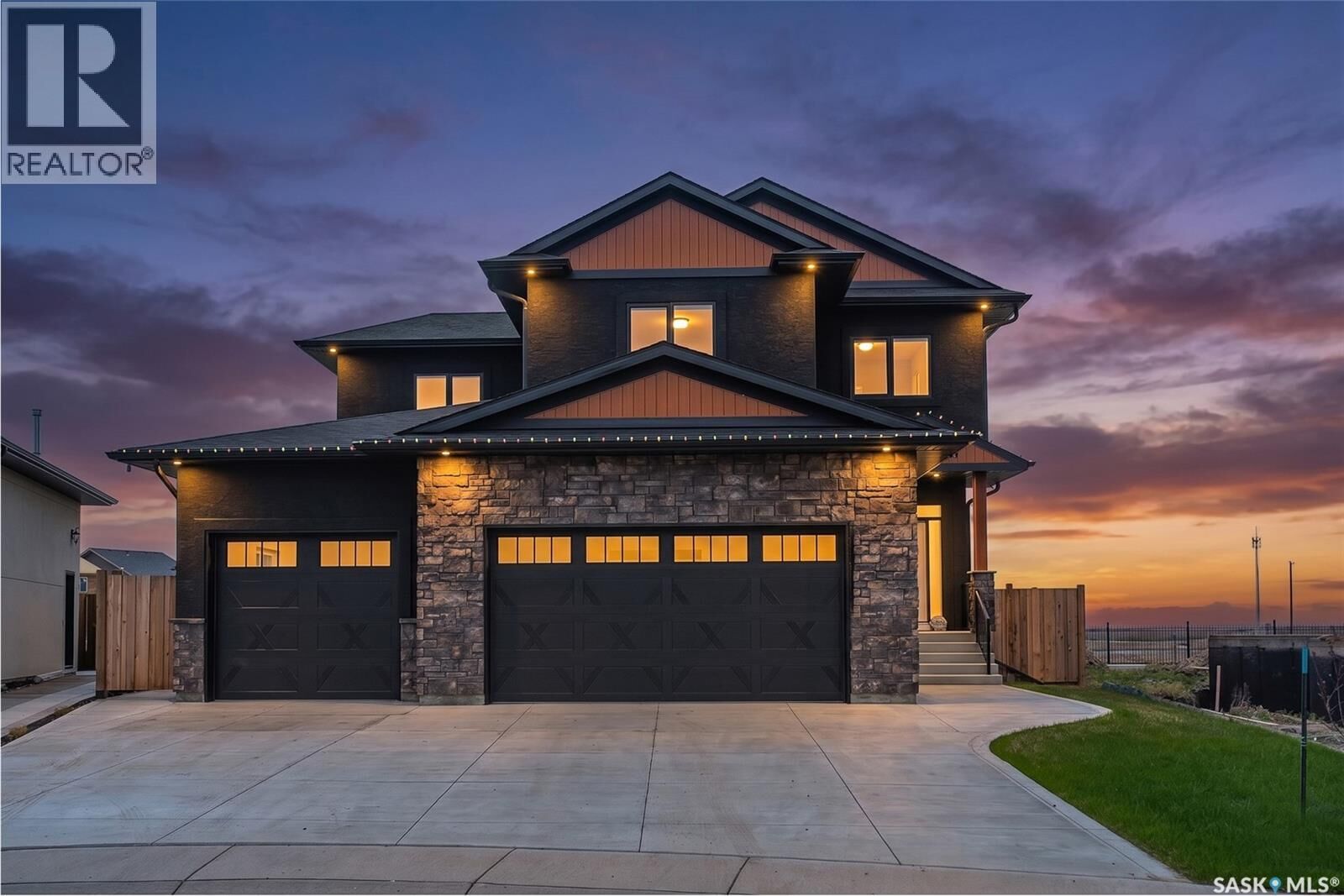 Property Photo:  862 Bentley Manor  SK S7L 6P4 