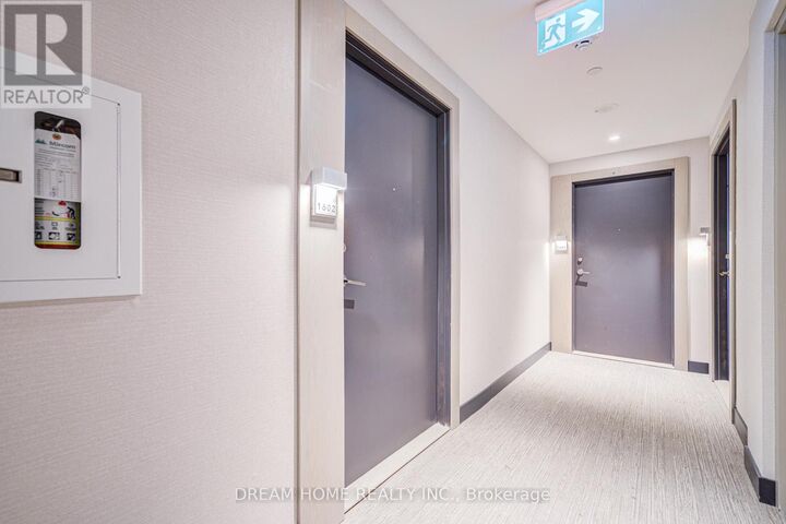 Property Photo:  7 Golden Lion Heights N1602  ON M2M 0C1 