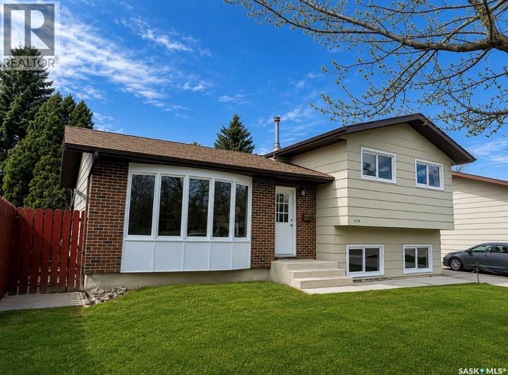 Property Photo:  1510 McKercher Drive  SK S7H 5J9 