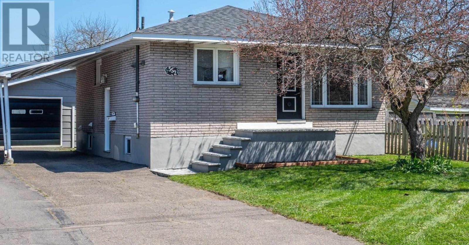 Property Photo:  552 Sherbourne St  ON P6C 3X7 