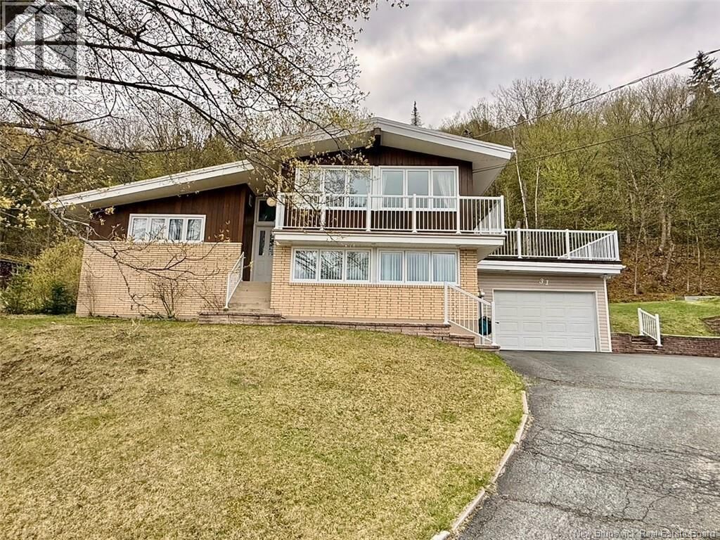Property Photo: 31 Macbeath Court NB E3N 4G5