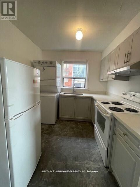 Property Photo:  1516 Eglinton Avenue West Apt 1  ON M6E 2G8 