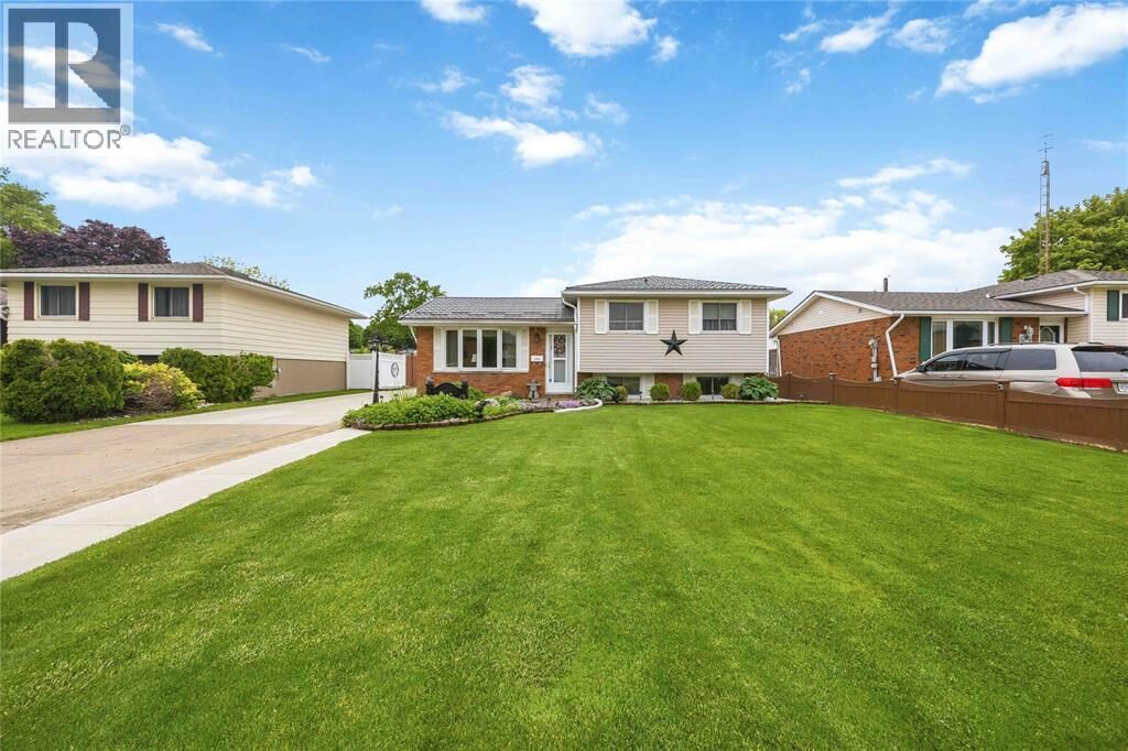Property Photo:  819 Wellington Street  ON N7T 1J4 