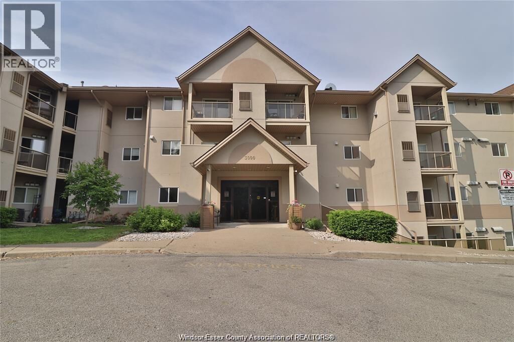 Property Photo:  3000 Sandwich Street 201  ON N9C 4G3 