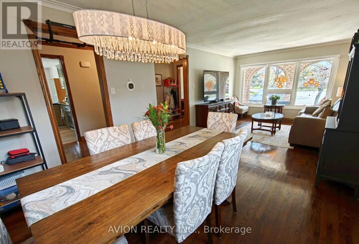 Property Photo:  25 Squirewood Road  ON M2J 4T2 