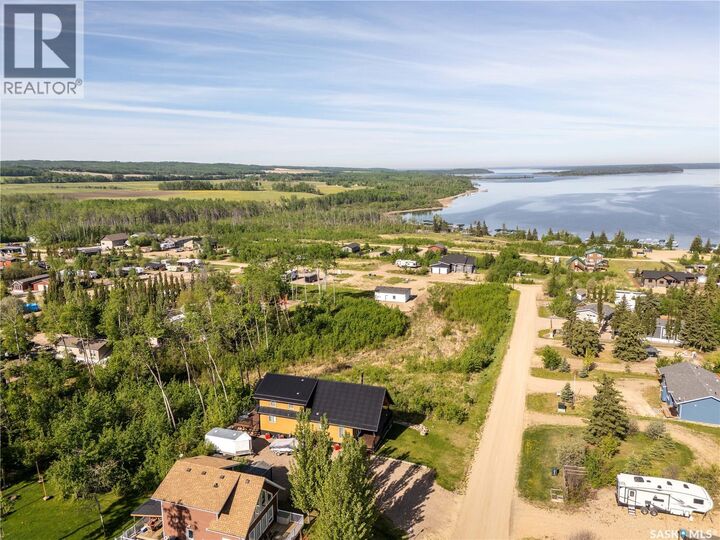 Property Photo: 915 Diamond Willow Drive SK S0M 1A0
