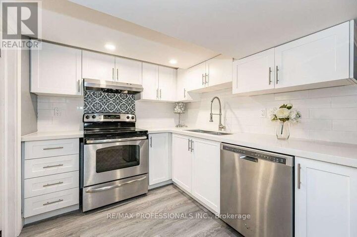 Property Photo: 15 Wexford Avenue North Lower ON L8H 4M2