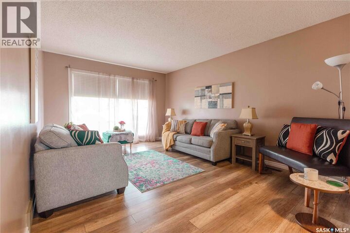 Property Photo:  466 Smith Crescent  SK S7M 5A1 