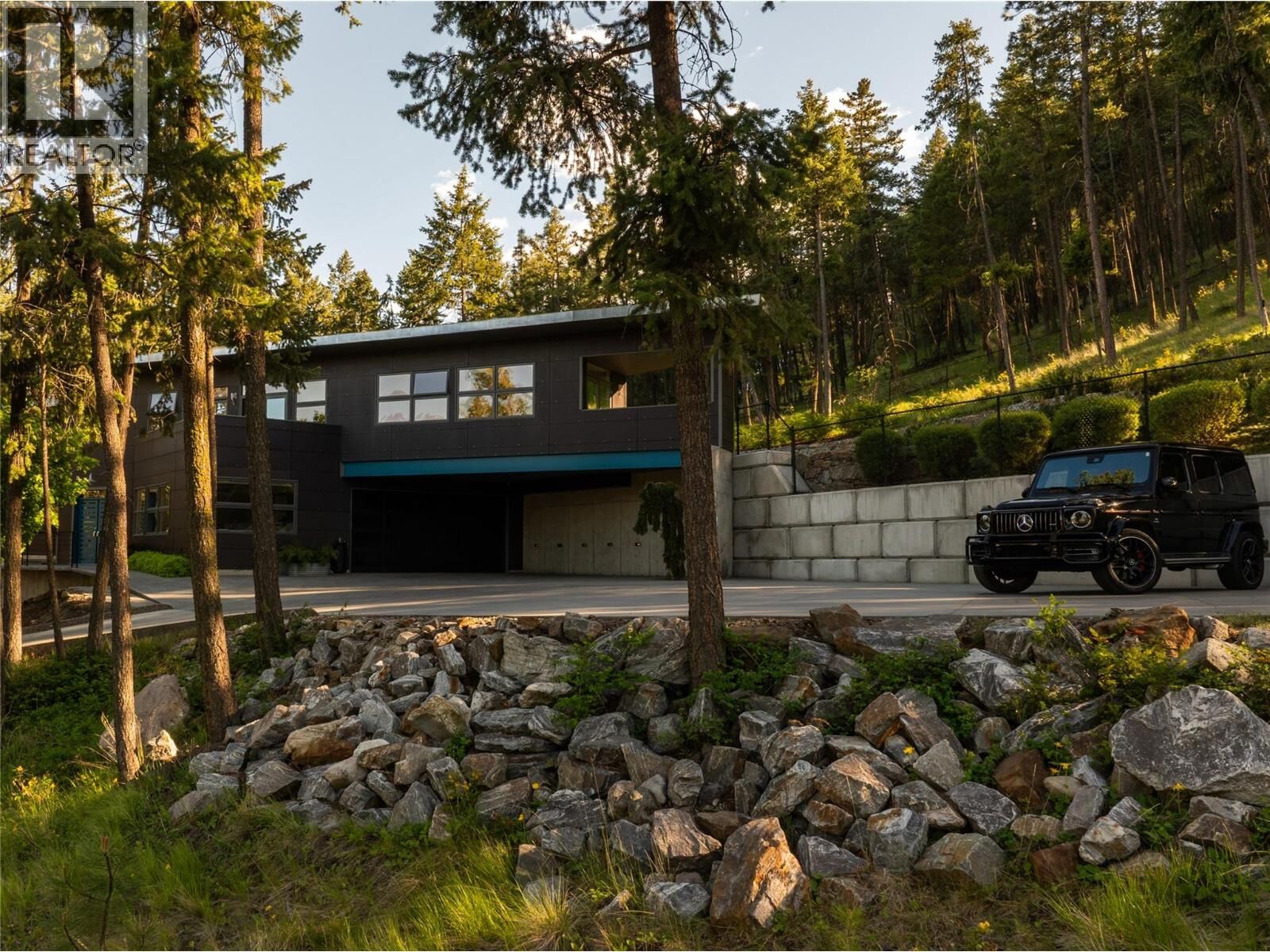 Property Photo: 324 Clifton Road BC V1V 1A5