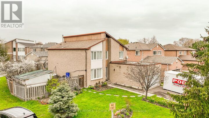 Property Photo: 5992 Ladyburn Crescent ON L5M 4V9