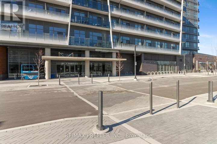 Property Photo: 30 Upper Mall Way 909 ON L4J 0L7
