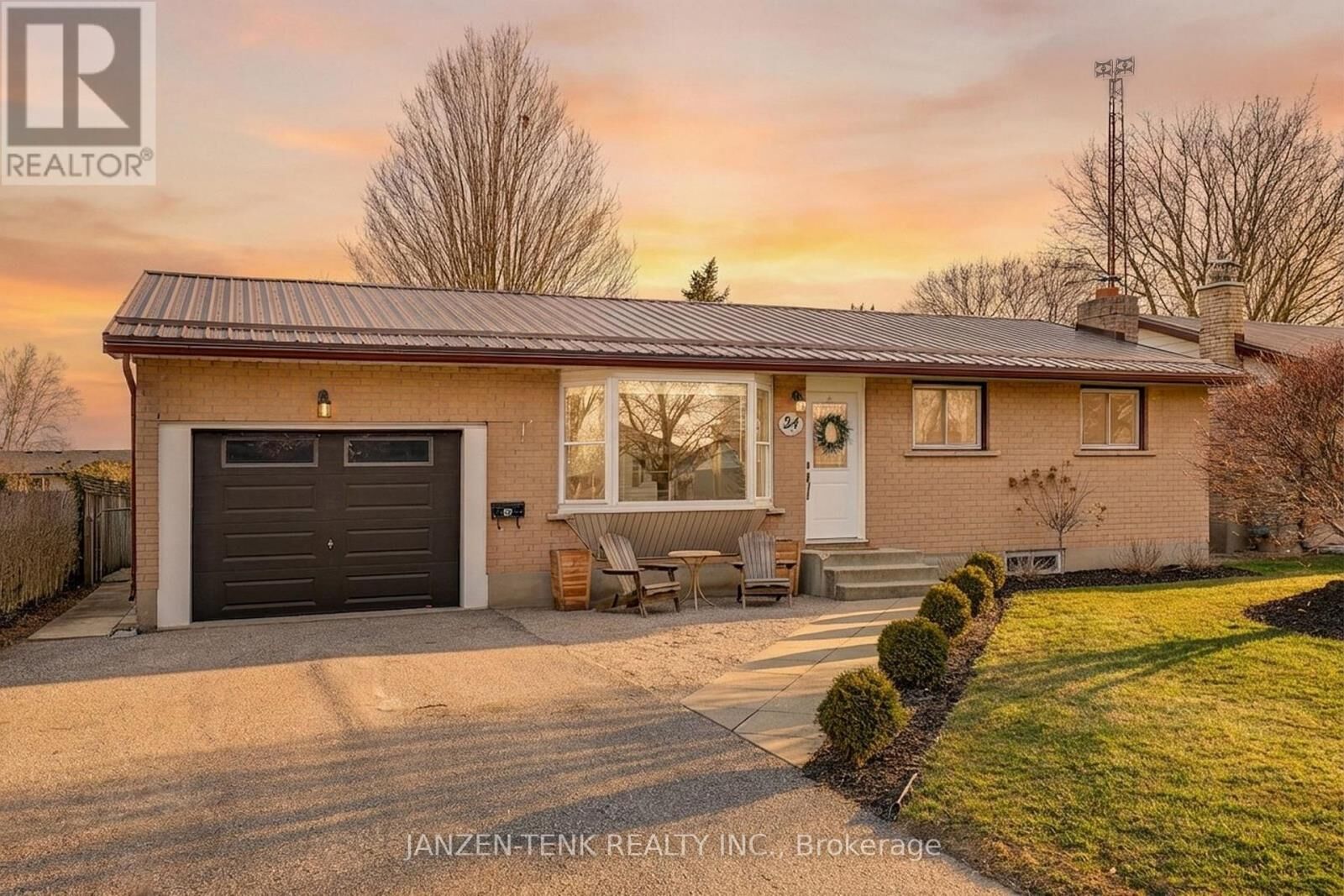 Property Photo:  24 Centennial Avenue  ON N5H 2X2 