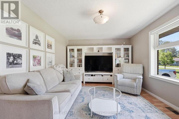Property Photo:  609 Tuscarora Road  ON N2Z 2X3 