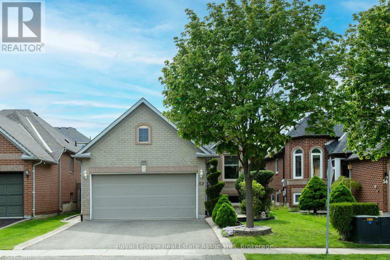 Property Photo:  52 Royal Orchard Drive  ON L6X 4M4 