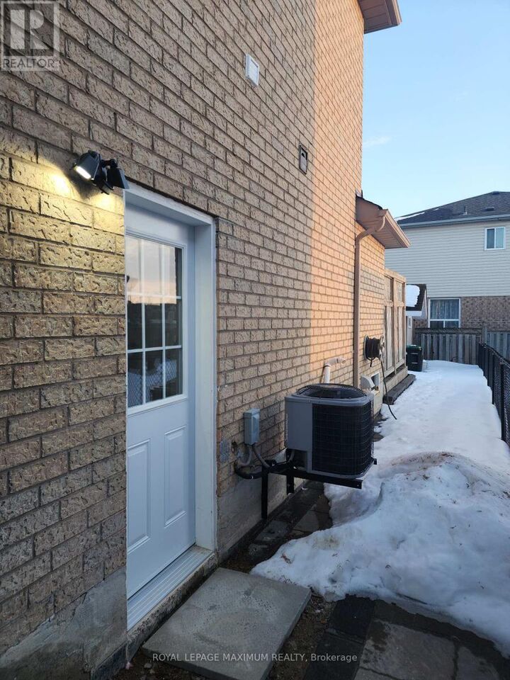 Property Photo:  87 Breeze Drive  ON L3Z 3A5 