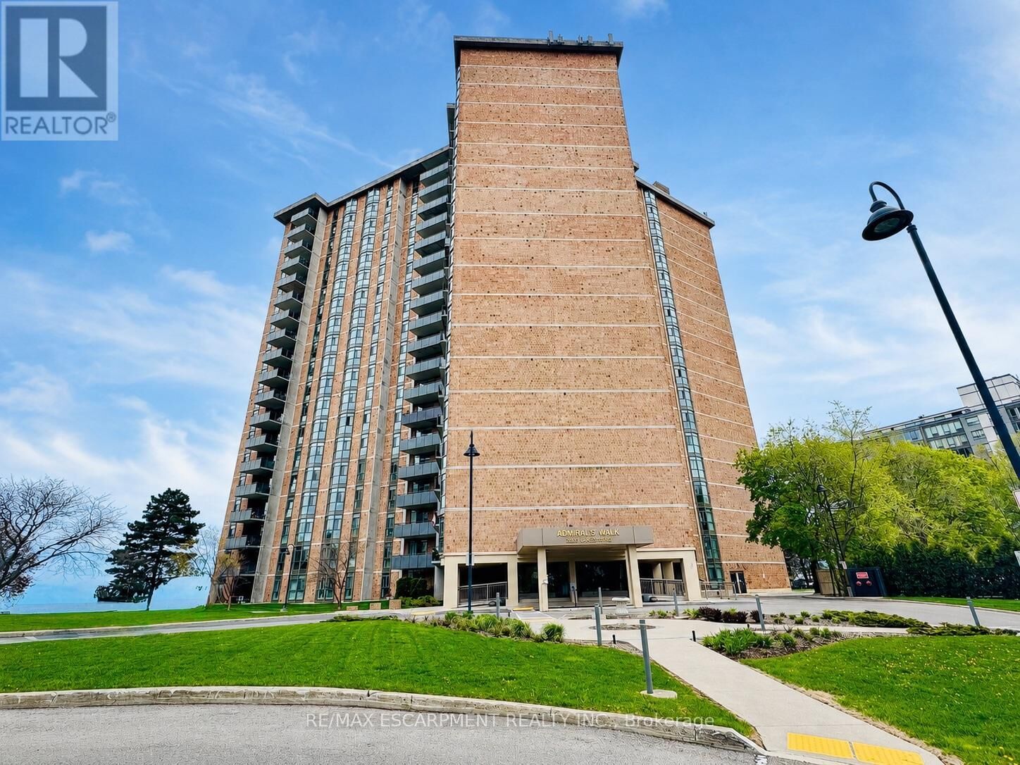 Property Photo:  5250 Lakeshore Road 602  ON L7L 5L2 