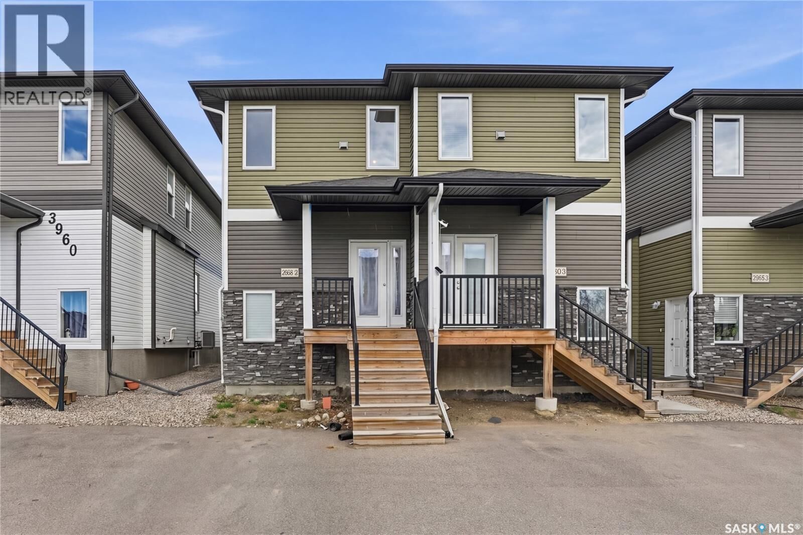 Property Photo:  4 3960 7th Avenue E  SK S4N 7L9 