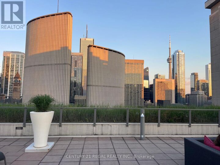 Property Photo: 111 Elizabeth Street 533 ON M5G 1P7