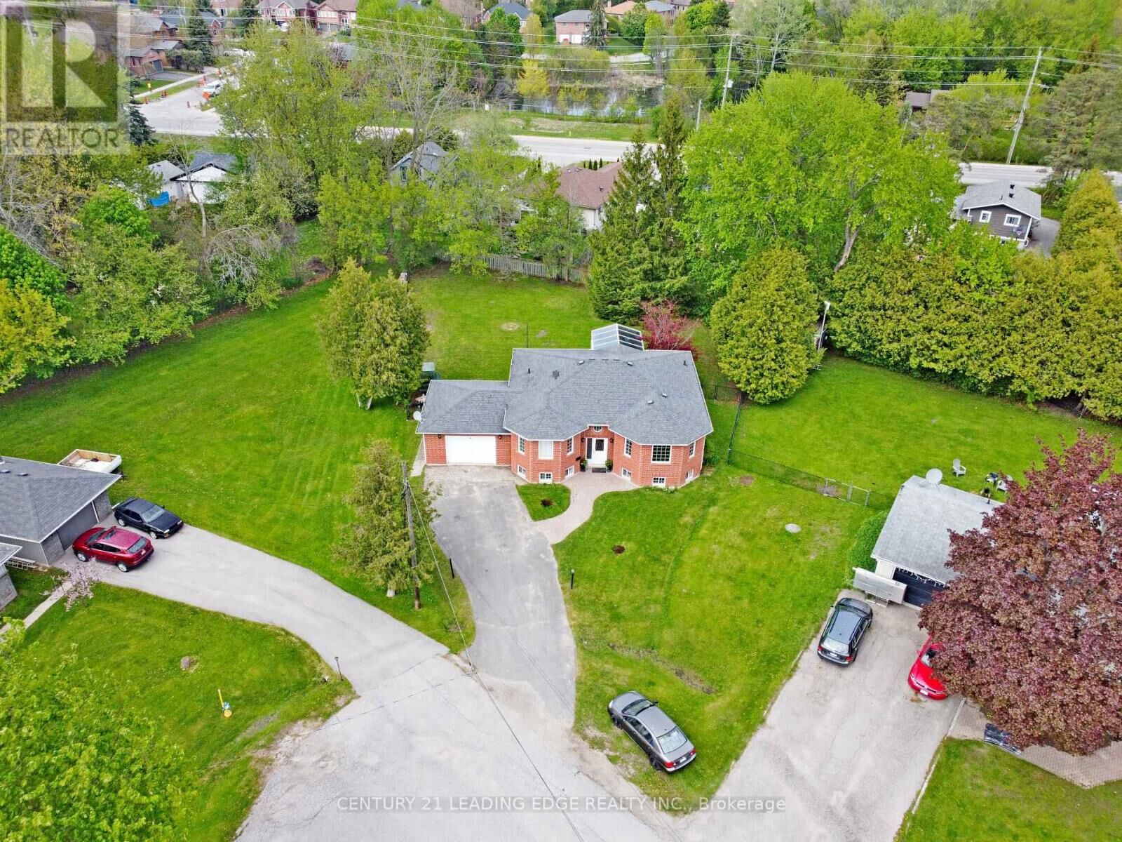 Property Photo: 4 Bay Court ON L4P 1B3