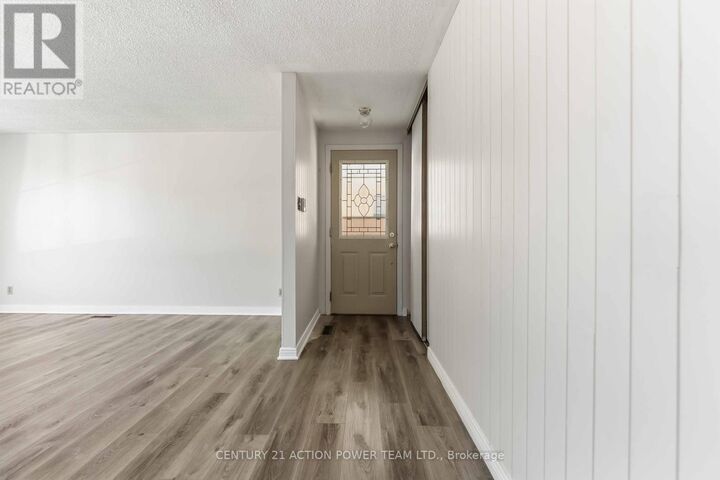 Property Photo: 2178 Erinbrook Crescent A ON K1B 4J4