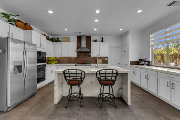 Property Photo:  43627 Regata Court  CA 92203 