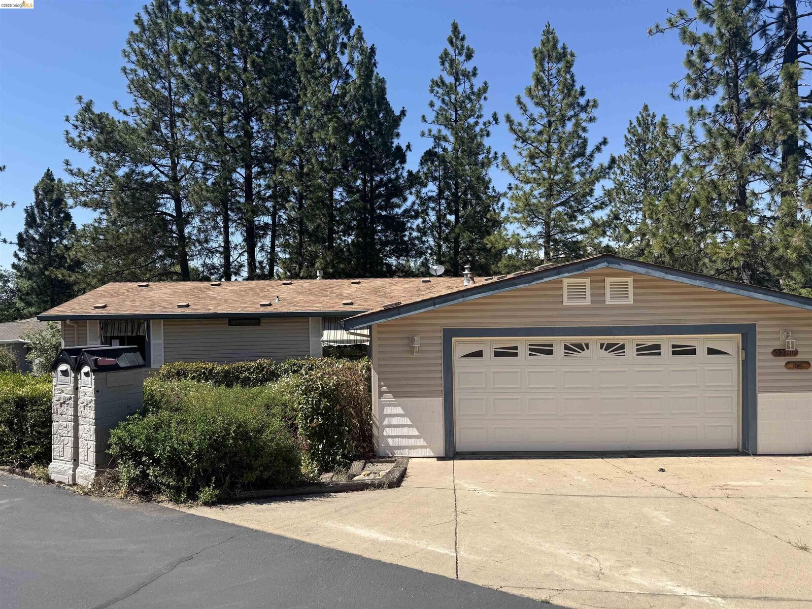 Property Photo: 22700 Hidden Hollow Dr CA 95321