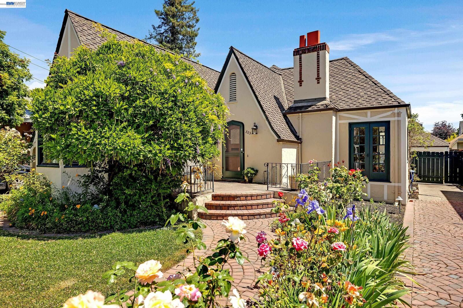 Property Photo:  885 Rodney Dr  CA 94577 