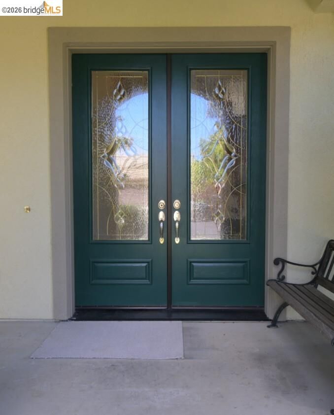 Property Photo: 1050 Overland Place CA 95687