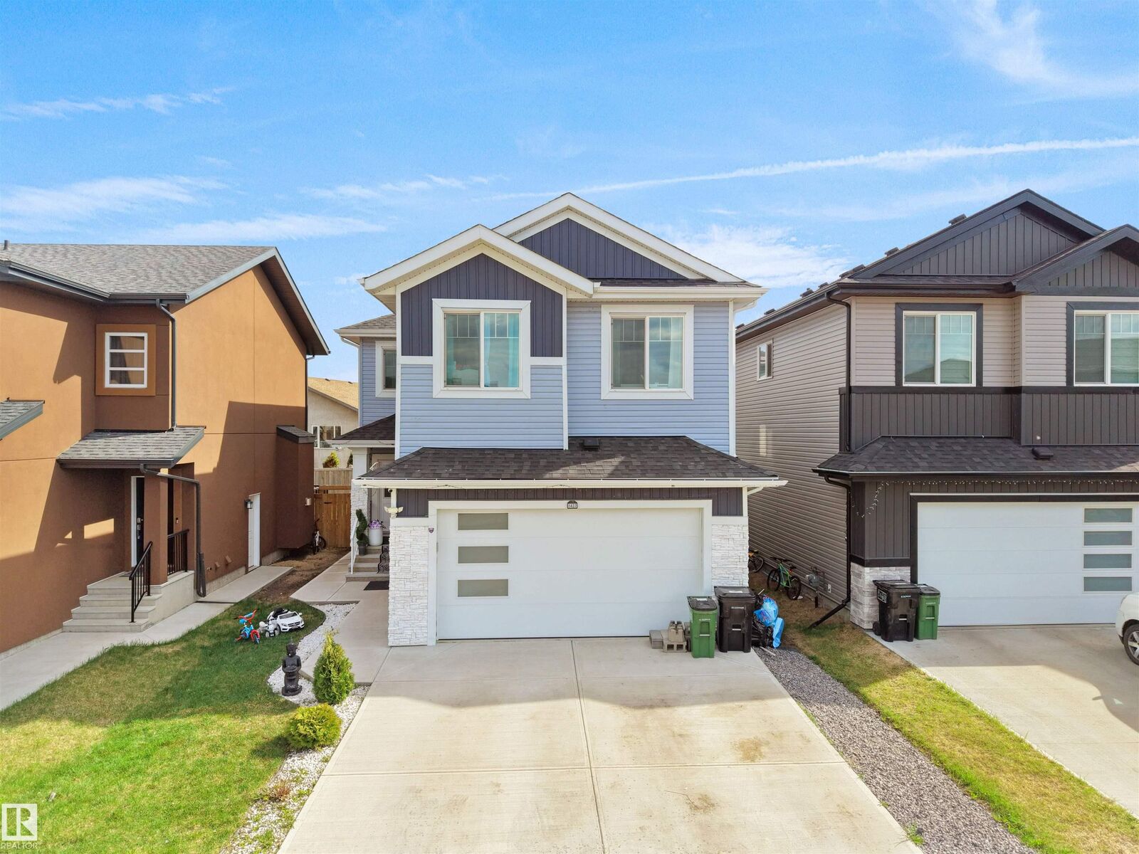 Property Photo:  1427 150 Avenue NW  AB T5Y 3R5 
