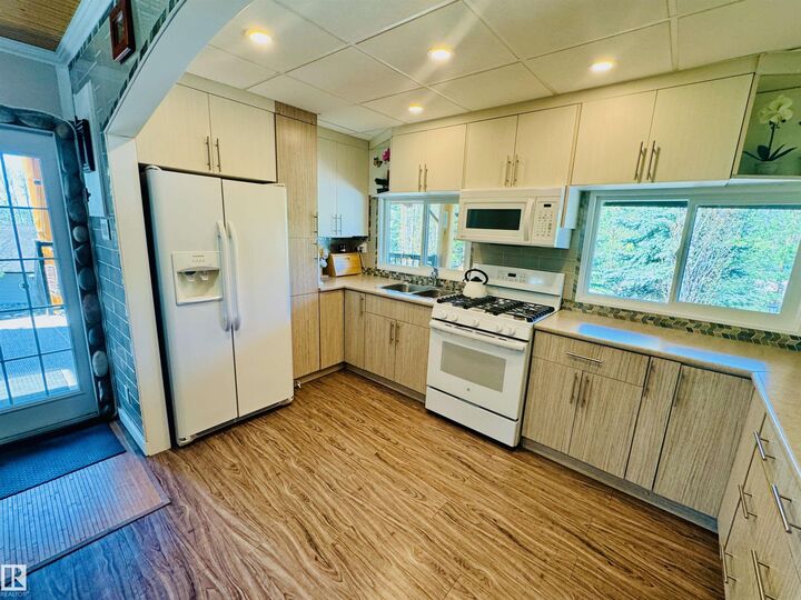 Property Photo: 401 60501 RR 120 AB T0A 3A0
