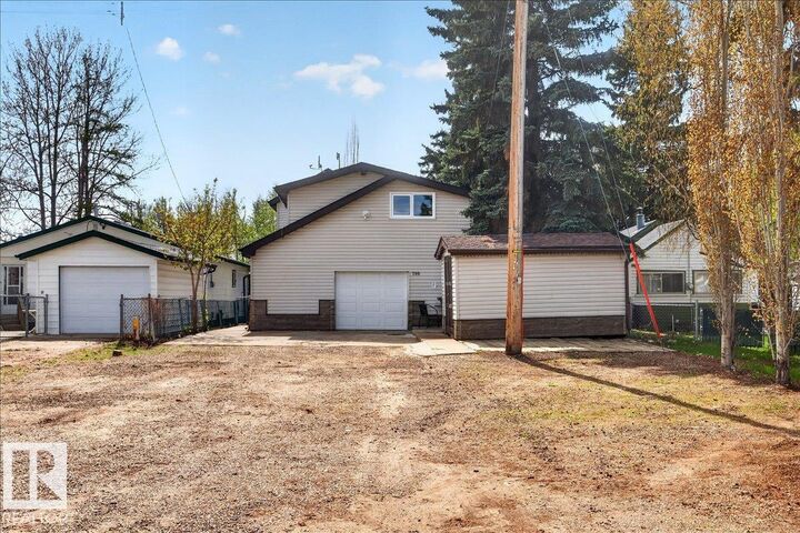 Property Photo:  755 Lakeside Drive  AB T7Z 2V7 