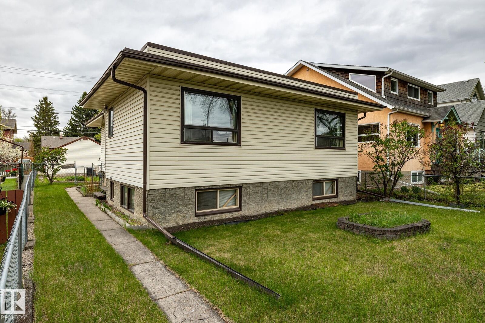 Property Photo: 9839 81 Avenue NW AB T6E 1W4