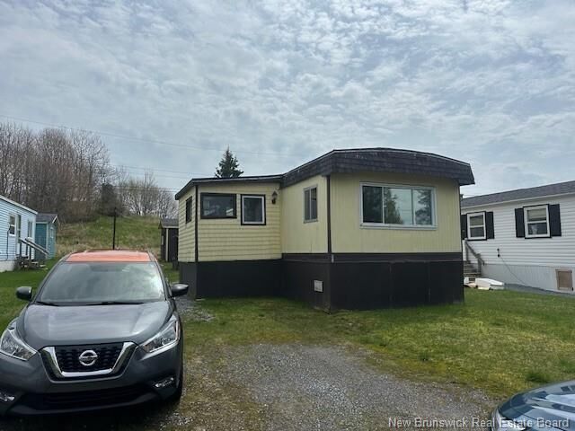Property Photo:  23 Tulip Street  NB E2M 5M3 