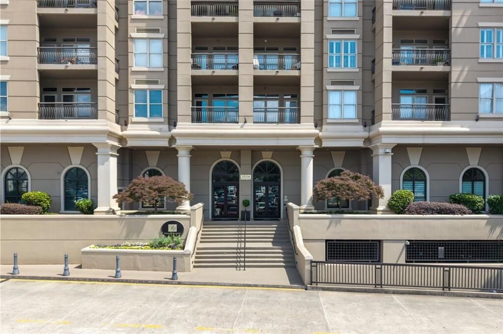 Property Photo:  3334 Peachtree Road NE 103  GA 30326 