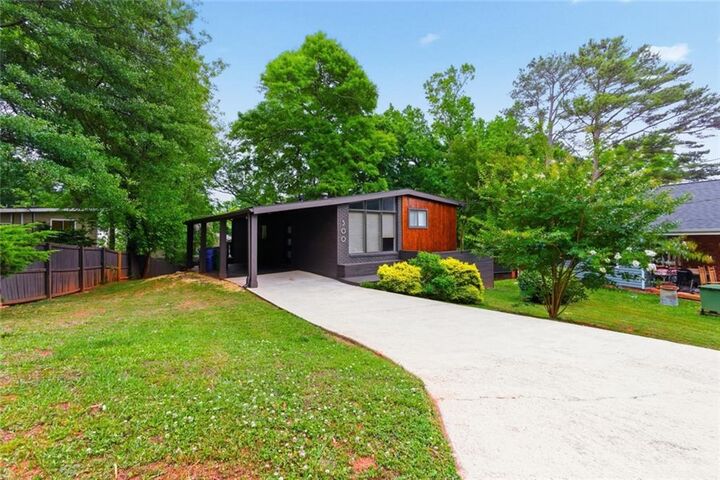 Property Photo:  500 Rosemont Drive SE  GA 30317 