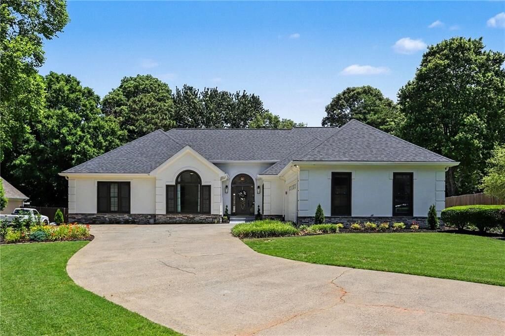 Property Photo:  565 Wexford Hollow Run  GA 30075 