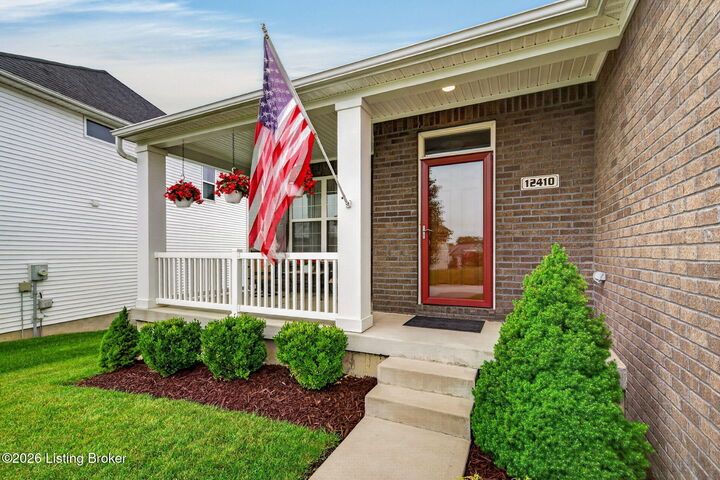 Property Photo: 12410 Commons Lake Ct KY 40299