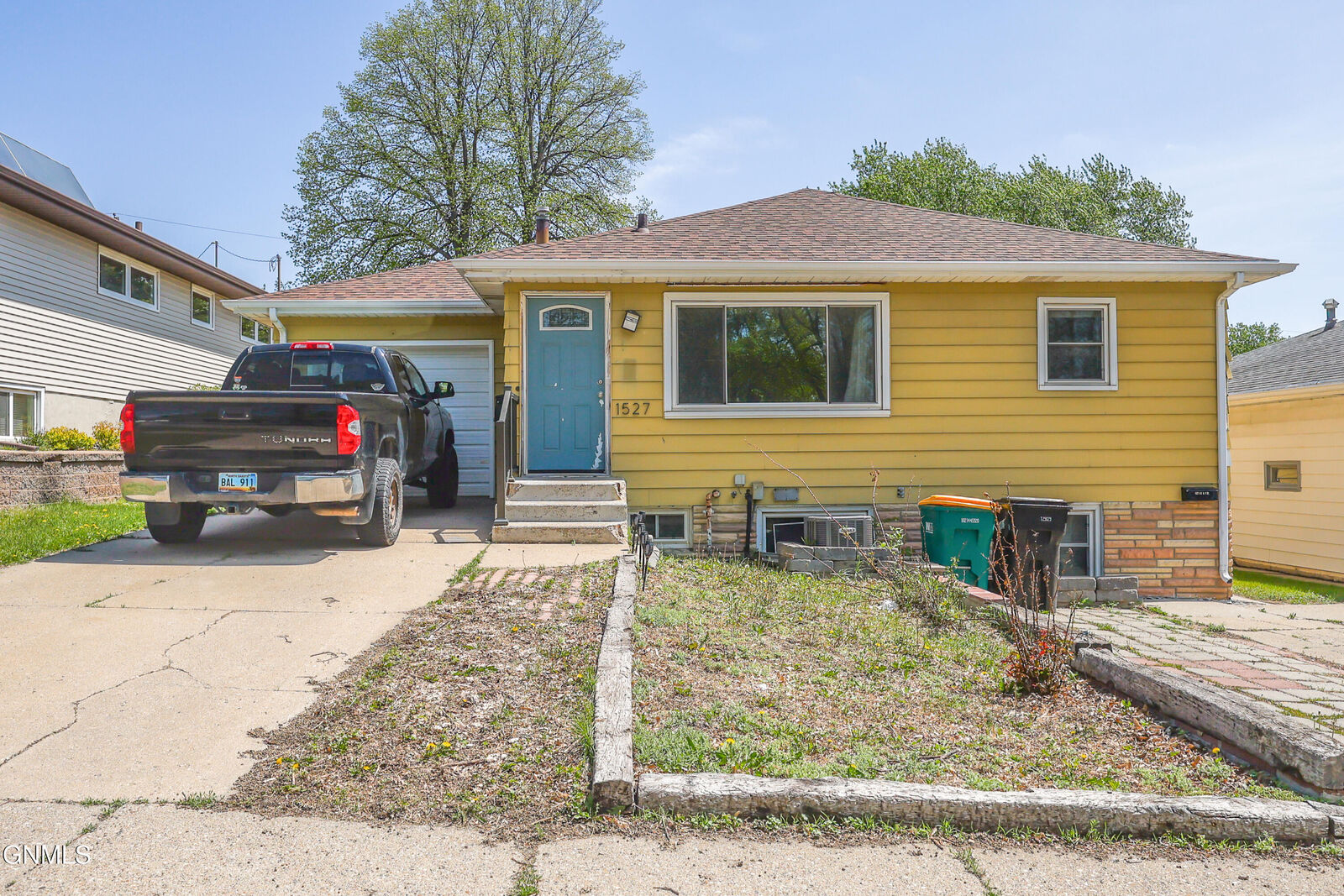 Property Photo: 1527 17th Street ND 58501