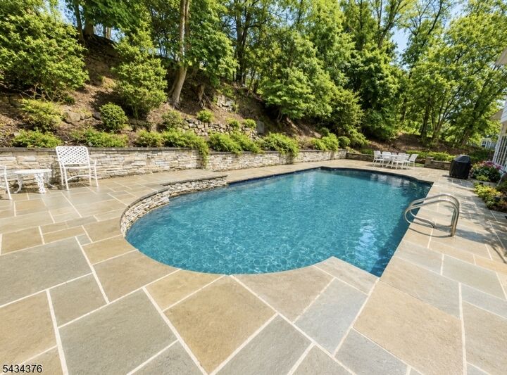 Property Photo:  151 Kingwood Dr  NJ 07424 