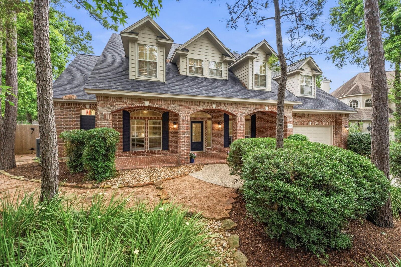 Property Photo: 130 E Fairbranch Circle TX 77382
