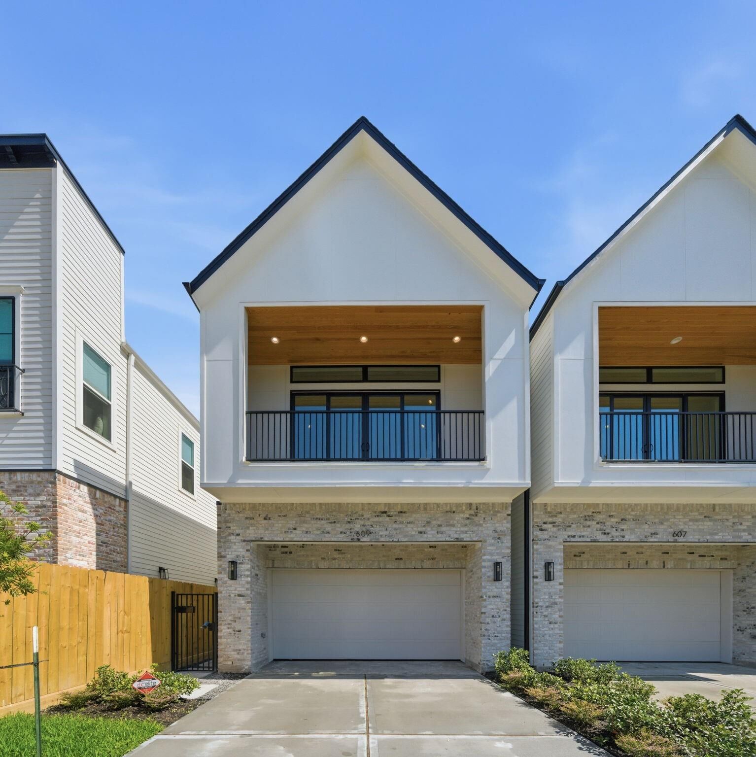 Property Photo:  609 W 27th Street  TX 77008 