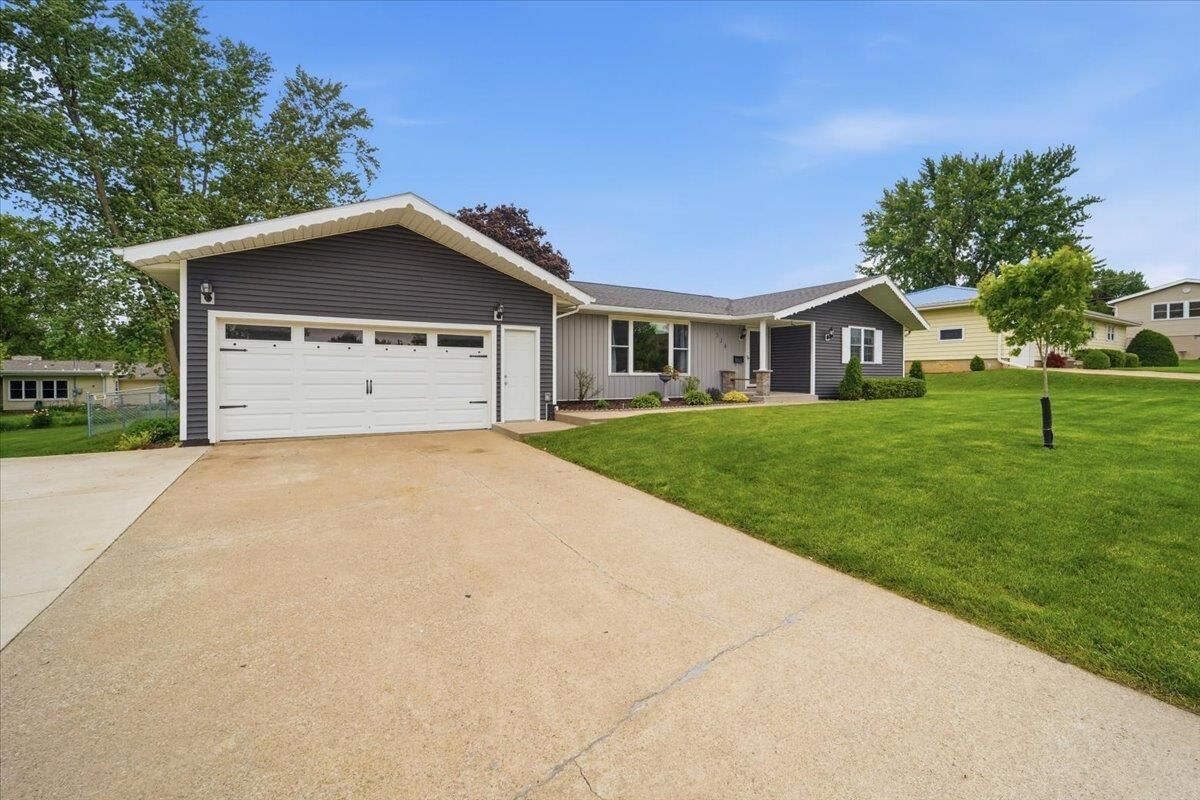 Property Photo:  524 8th Ave NE  IA 50662 